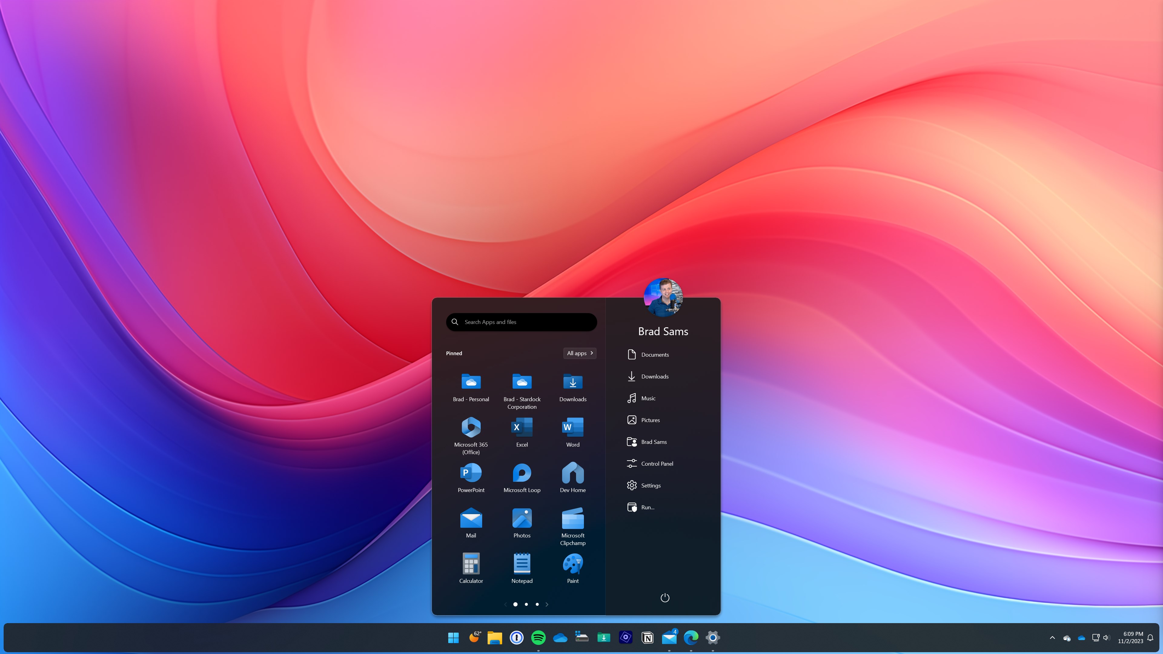 Rounded and Floating Taskbar with Pro Style Start Menu.
